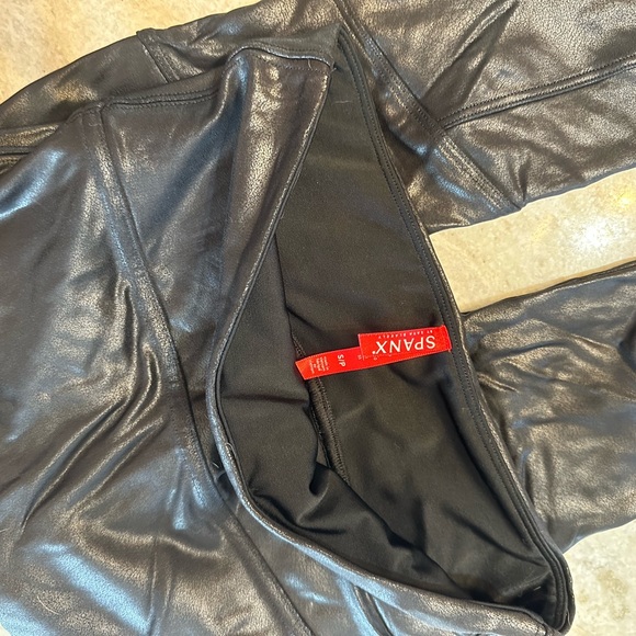 Spanx Faux Leather Moto Leggings small - Picture 3 of 4